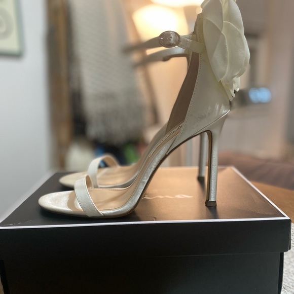 Nina Deloise White Crystal Satin Dress Sandal - Size 8.5 NWB - Picture 3 of 10